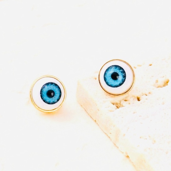 “Blue Eyes” Realistic Realism Eyeball Evil Eye Protection Oddity Whimsy Lil Stud - Picture 2 of 5